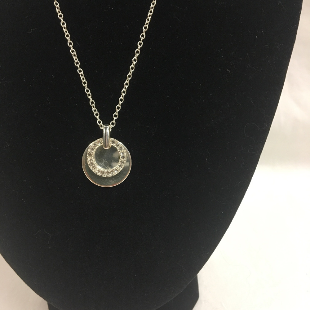 + Simple Circle Necklace - Picture 2 of 3